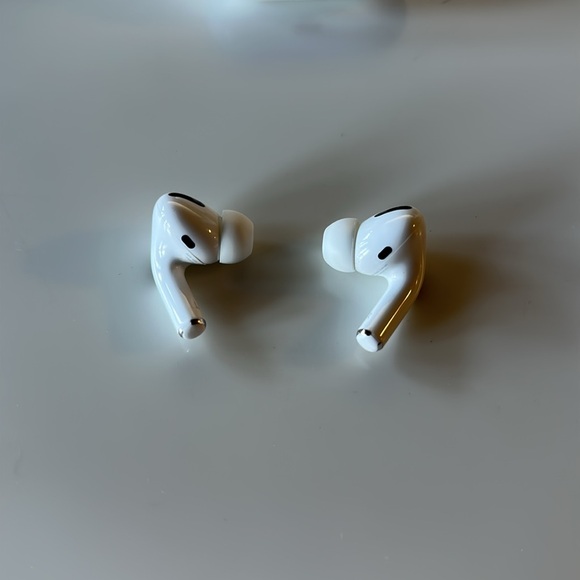 Apple AirPods second generation. - Picture 4 of 5